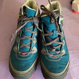 Ahunu women shoes size 6